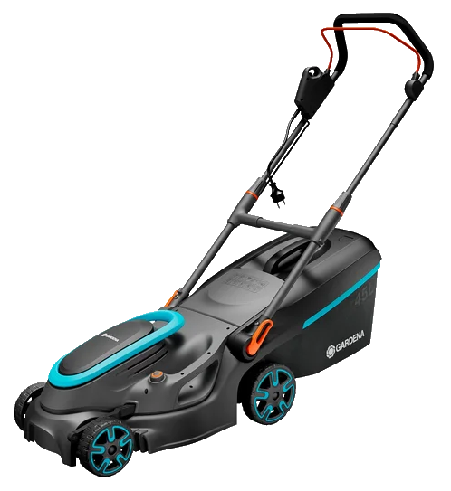 Ein schwarz-türkisfarbener Elektro-Rasenmäher mit Grasfangkorb, ergonomischem Griff und vier Rädern mit dem Gardena-Logo.