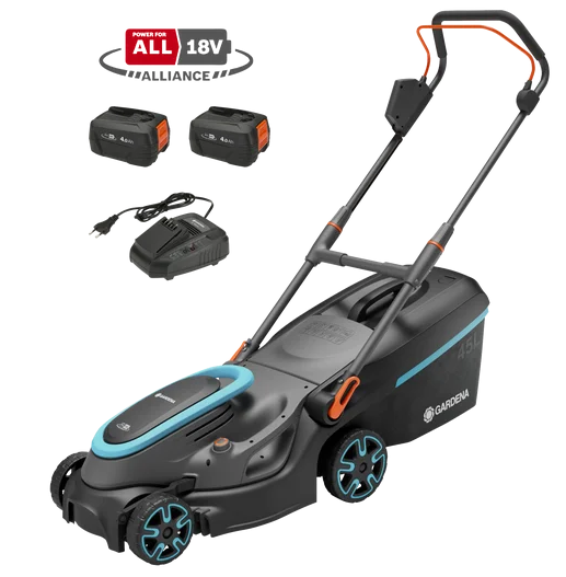 Ein kabelloser Gardena-Rasenmäher mit blauen Akzenten ist mit zwei 18-Volt-Batterien, einem dualen Batterieladegerät und dem Power for All Alliance-Logo darüber abgebildet.