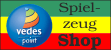 Logo mit blauer Kugel und gelb-rot-grünen Streifen, Vedes-Punkt auf der linken Seite und Spielzeug Shop in schwarz-roten Buchstaben auf grün-gelb-rot gestreiftem Hintergrund.